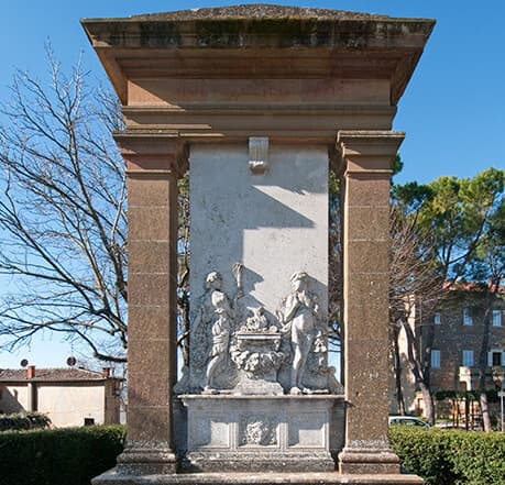 Stele del Monumento ai caduti della Prima guerra Mondiale di Pienza – Gino Chierici e Ettore Brogi