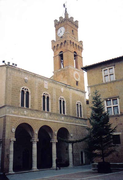 Palazzo Comunale di Pienza – Decorazione a Graffiti